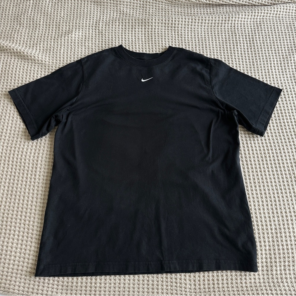 Nike The Nike Tee Loose Fit Size Small - Picture 3 of 6